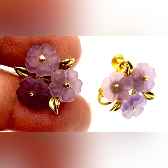 Vintage Signed Napier GoldTone Spring Back ClipOn Earrings Purple Lucite Flowers - Picture 6 of 11